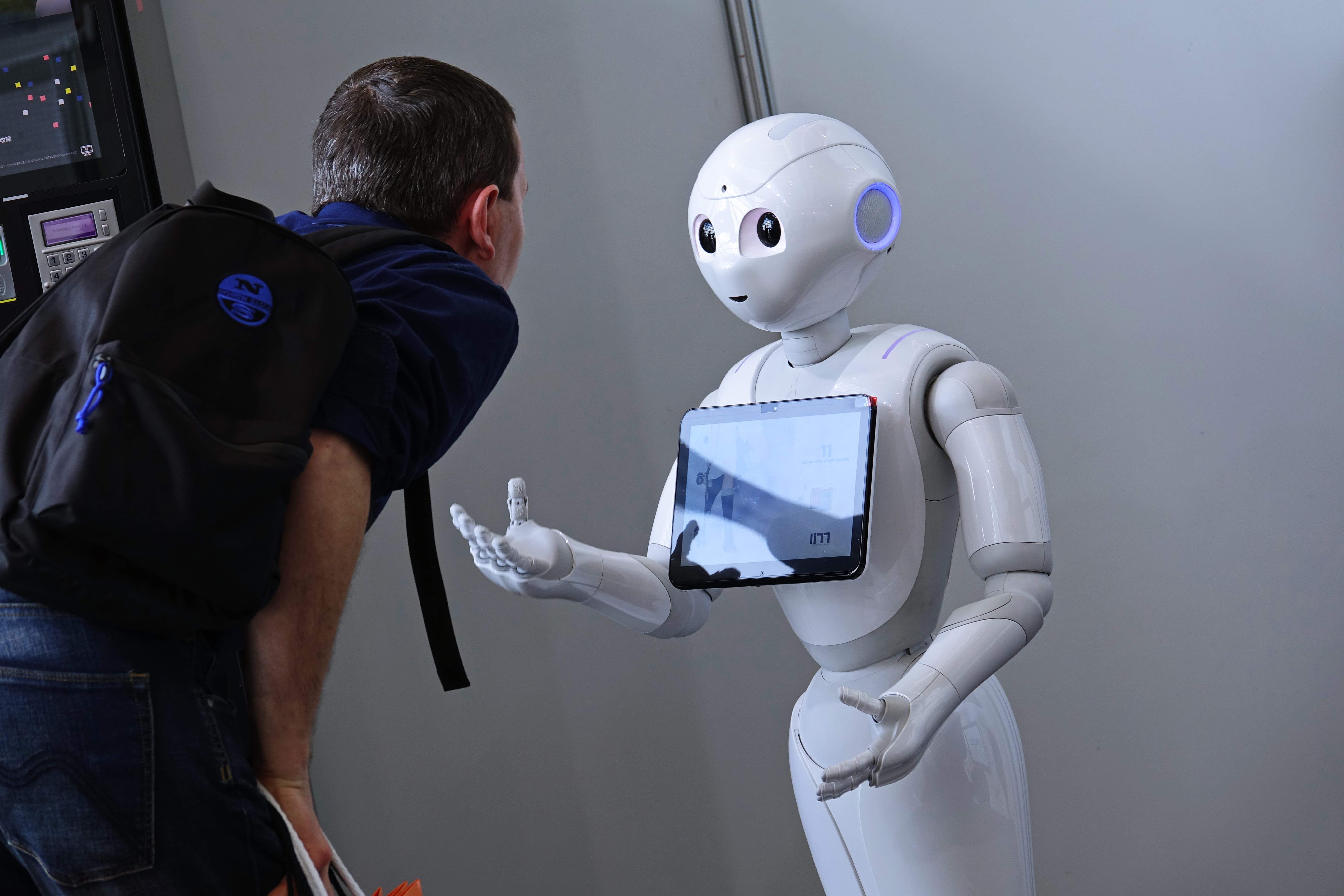 Human interaction. Робот. Робот с искусственным интеллектом. Робо. Робот человек.