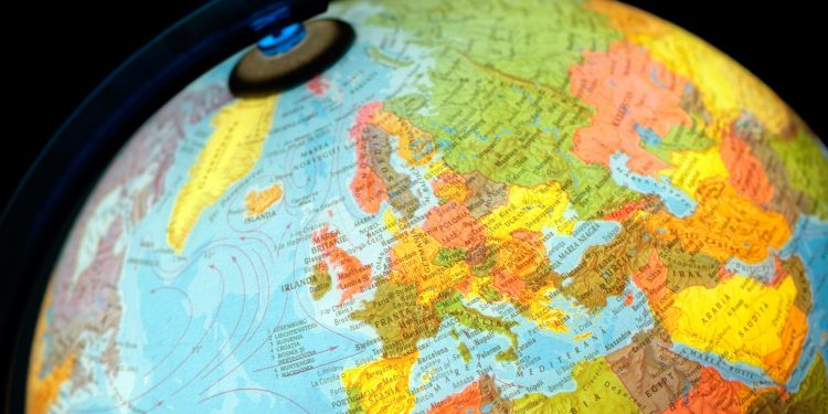 Oceans Apart: Crypto Regulation in the US and EU
