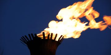 LinkedIn Founder, Fidelity Latest to Carry Bitcoin’s ‘Lightning Torch’
