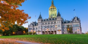 Connecticut Lawmakers Seek to Legalize Blockchain Smart Contracts