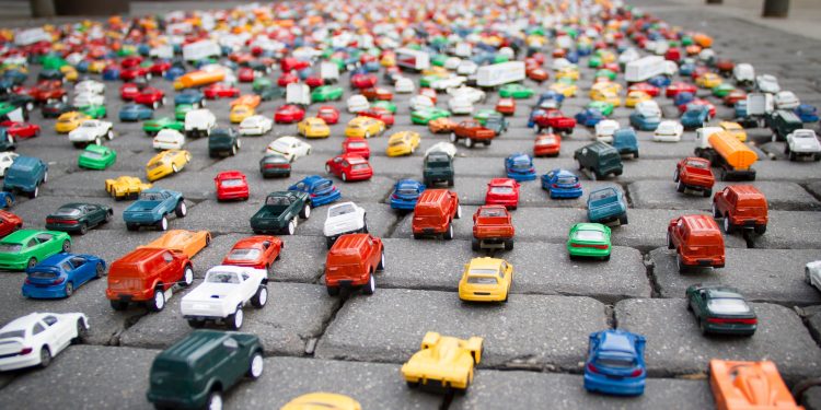 GM, BMW Back Blockchain Data Sharing For Self-Driving Cars