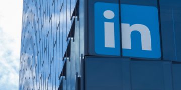 Coinbase Tops JPMorgan in LinkedIn List of Most Popular Employers