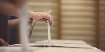 MakerDAO Fee Decrease Stalls Amid Decline in Token Holder Voting Turnout