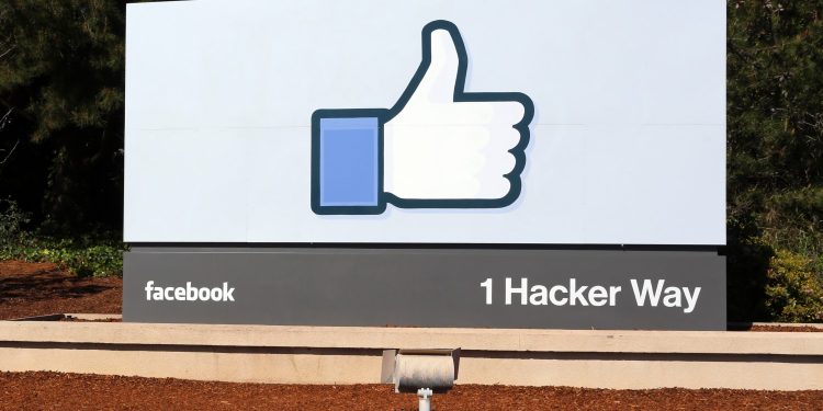 Facebook Hires Standard Chartered Bank Lobbyist for Crypto Project: Report