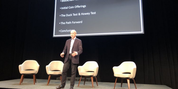 Facebook’s Libra Should Be Regulated Like a Security, Says Former CFTC Chair