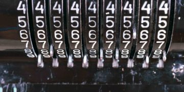 IRS Warnings to Bitcoin Traders Offer Clues to Coming Tax Guidance