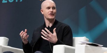 Coinbase-Led Crypto Ratings Council Draws Skepticism From Legal Experts