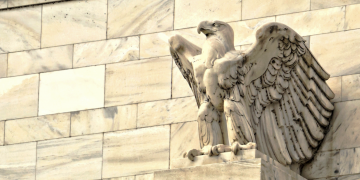 Stablecoin Crisis Could Wreck Global Finance, Fed Warns in New Report