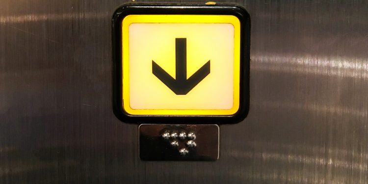 Bitcoin Slips to One-Month Price Lows Below $8,000