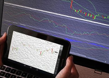 XRP Price in Search for Stop Losses At Both Ends