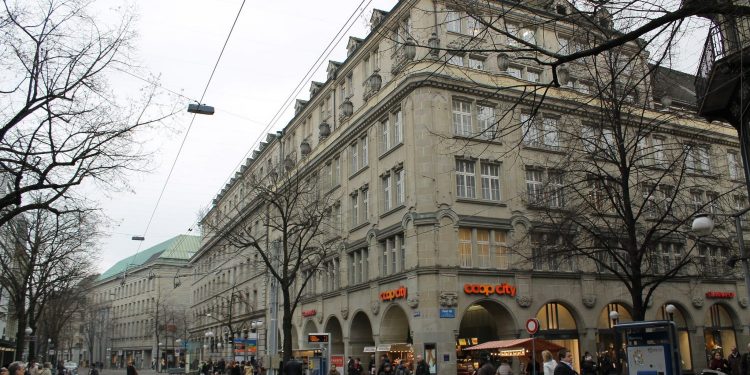 Chrysler Building Owner Sells Stake in Zurich Property for ERC-20 Tokens and Cash