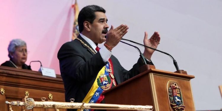 Venezuela’s Maduro: Airlines Must Use Petros to Pay for Fuel