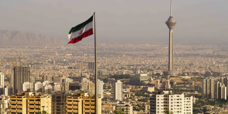 Over 1,000 Bitcoin Miners Granted Licenses in Iran: Report