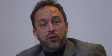 Wikipedia Co-Founder Says Crypto Integration Would be ‘Completely Insane’