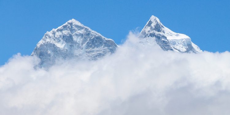 Bitcoin’s $6,000 Value Basis Implies It’s Macro-Bullish In spite of 50% Drop from Highs