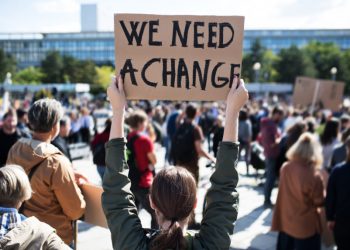 Tranquil Protestor Suggests Buying Bitcoin On Are living Television To Opt Out Of Unsuccessful Monetary Technique