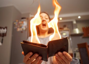 XRP Rally Risks Solid Retracement in Pivotal Struggle With Bitcoin