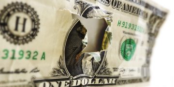 What Does The Dollar’s Do Or Die Minute Say About Bitcoin?