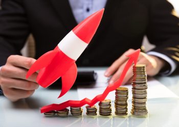 Bitcoin, Metals, And Equities “Will Fly” If Greenback Downtend Deepens