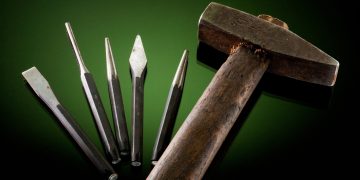 Bitcoin Bullish Hammer Reversal Forming, But Beware Of Bull Entice Likely