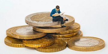 BlackRock trading Bitcoin how much BTC held by institutions?
